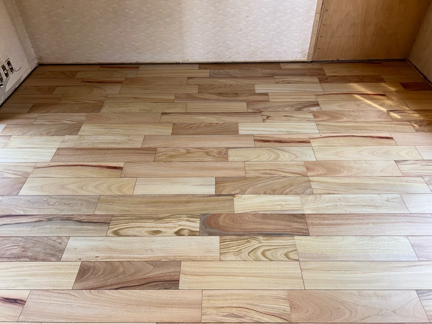 解体からフローリングへ