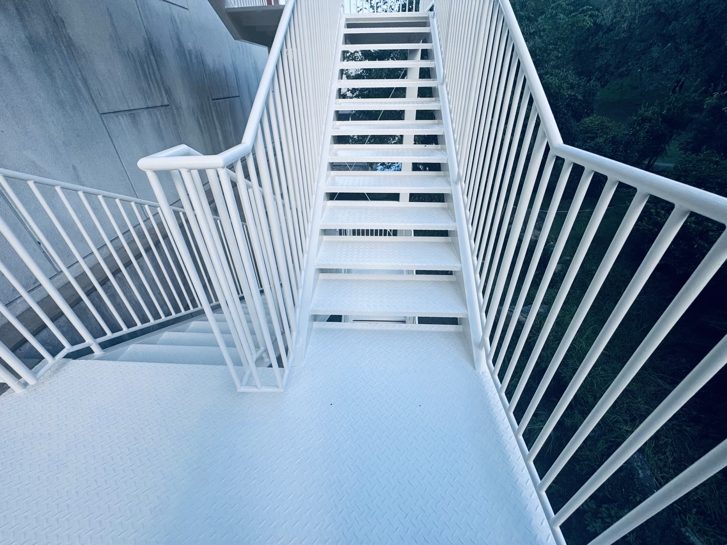 公共事業　非常階段